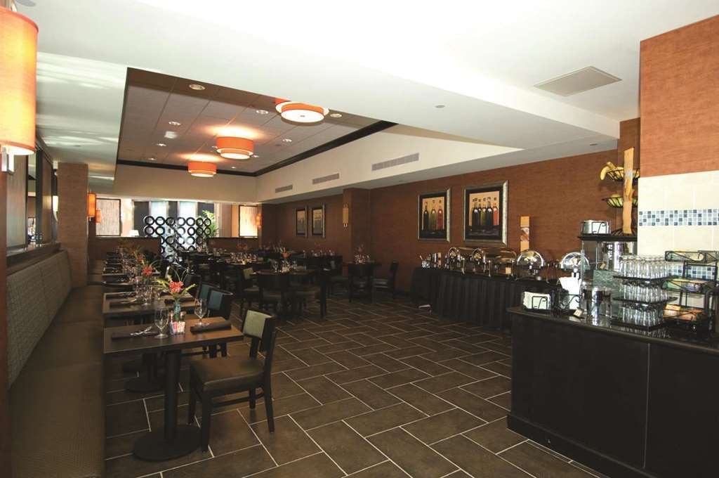 Doubletree Suites By Hilton Bentonville Restoran gambar
